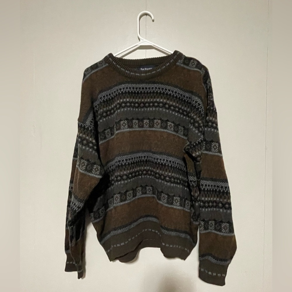 VAN HEUSEN Size Large sweater